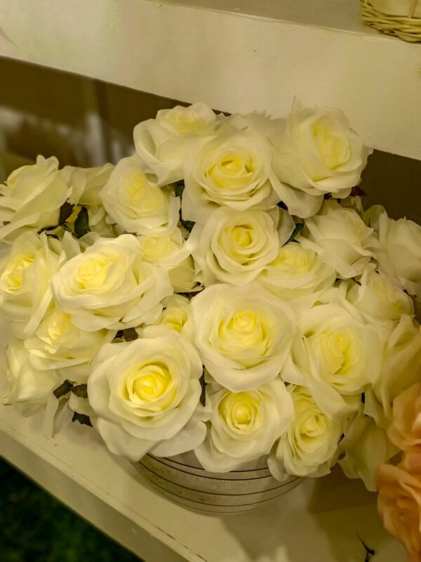 ARO101L Roses Off White - Image 2